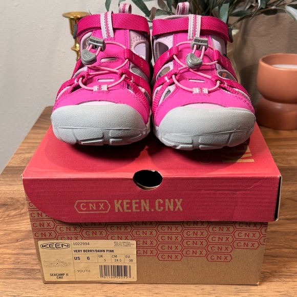 Keen Very Berry Youth Size 6 Seacamp II CNX Water Sandals Comfort Summer Outdoor - Picture 2 of 6